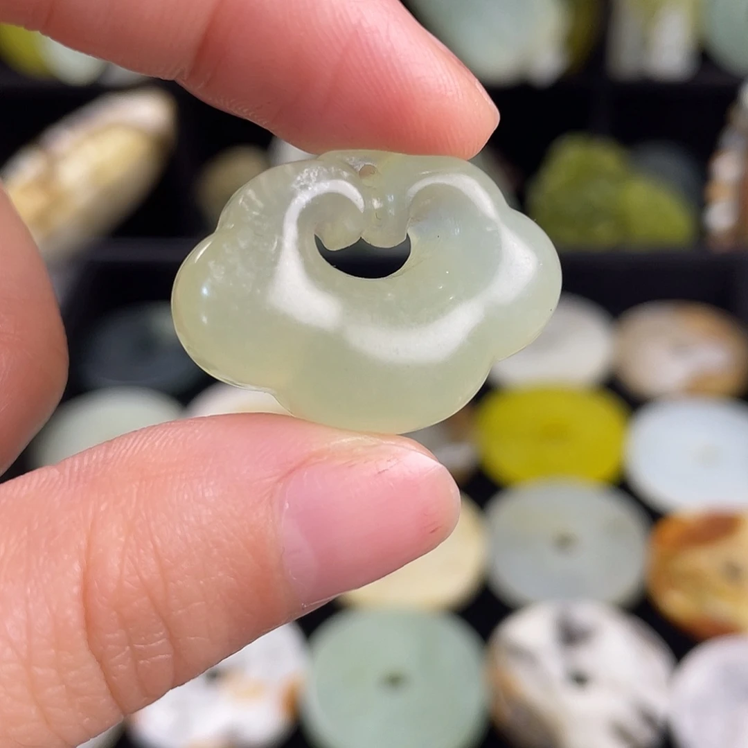 岫玉未镶嵌颈饰吊坠两单起飞