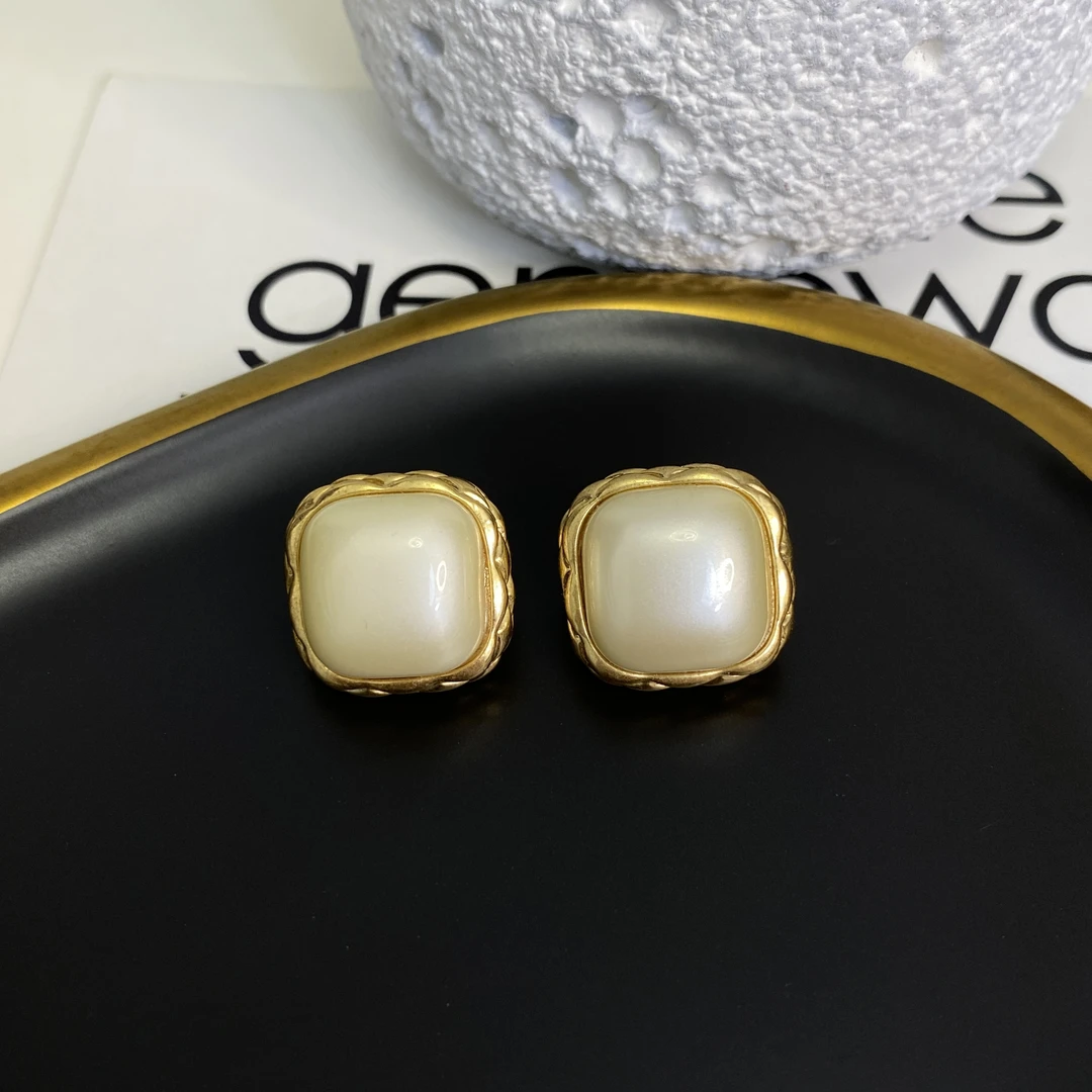 铜合金仿珍珠耳饰 优雅女金色几何耳钉法式耳饰法式轻奢港风小众