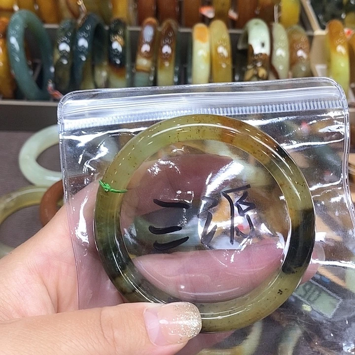 未镶嵌透闪石-蛇纹石玉手镯三***）