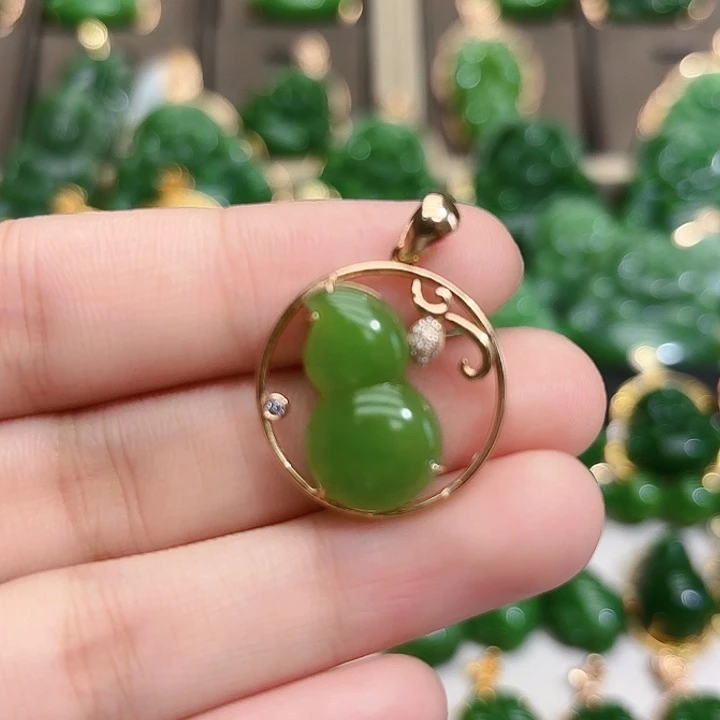 和田玉（碧玉）18K金镶嵌颈饰