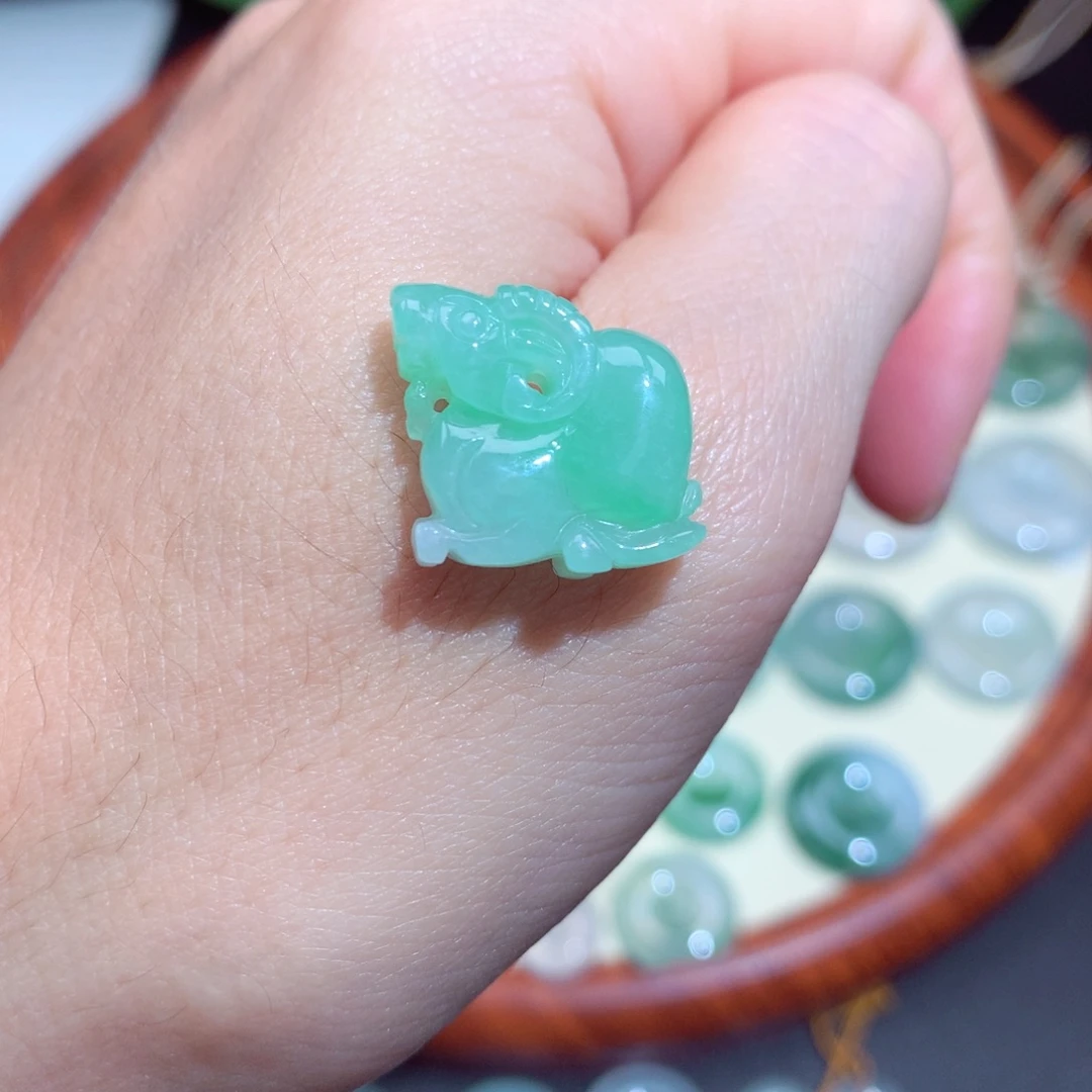 翡翠未镶嵌颈饰翡翠吊坠