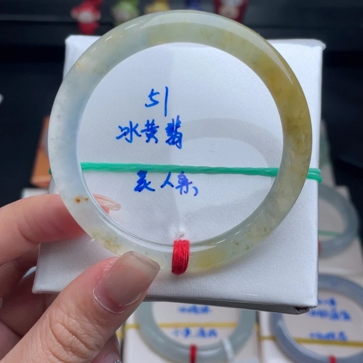 翡翠手镯未镶嵌翡翠手镯