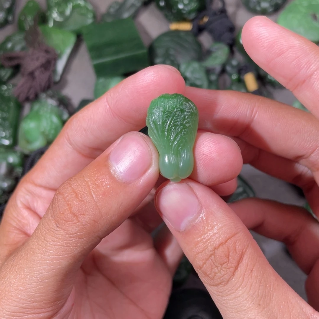 一***主和田玉（碧玉）未镶嵌颈饰