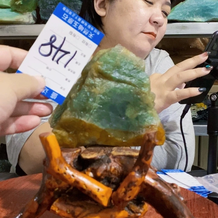 蛇纹石玉未镶嵌原石云****皮