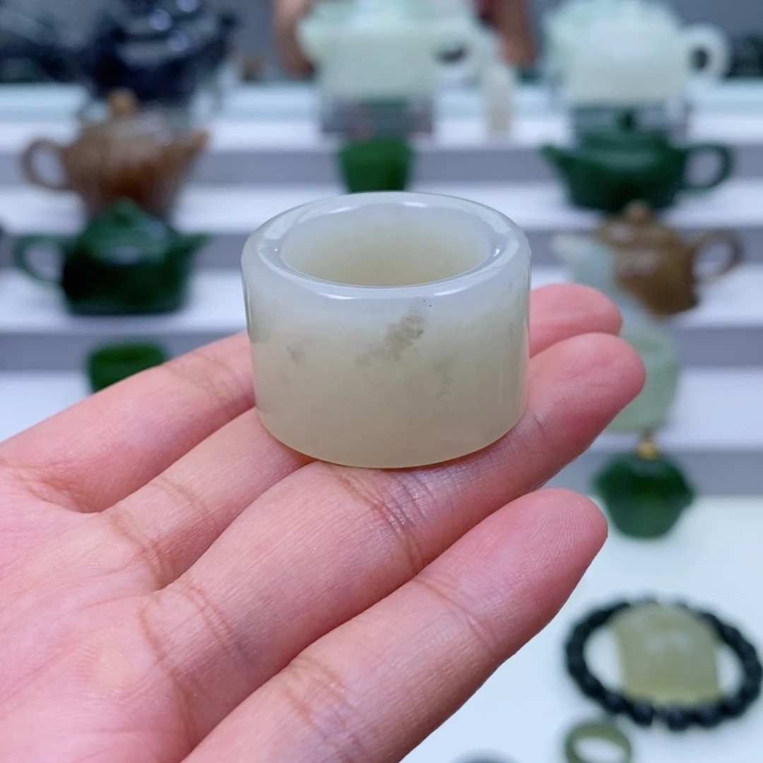 和田玉未镶嵌摆件扳指