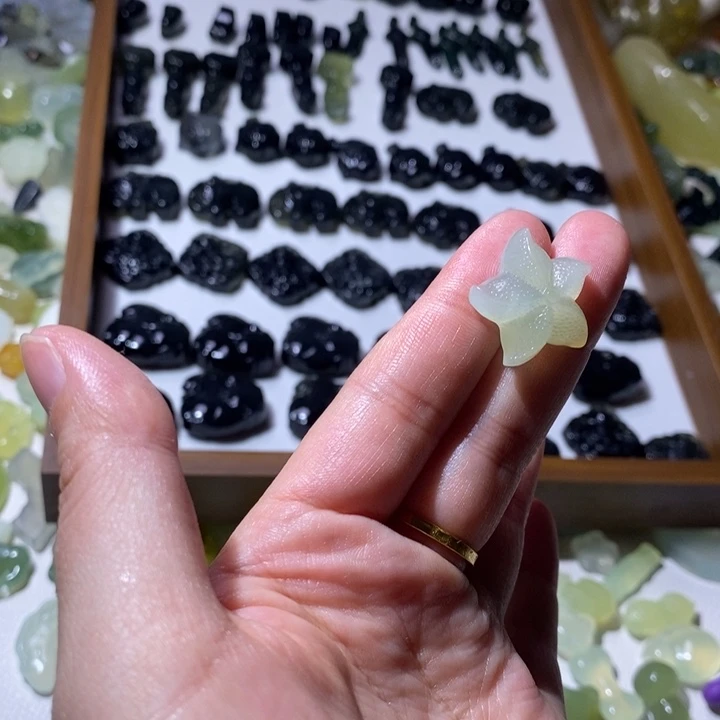 蛇纹石玉合金颈饰