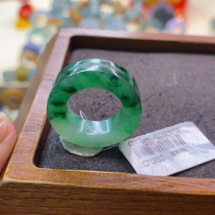 定制翡翠未镶嵌翡翠