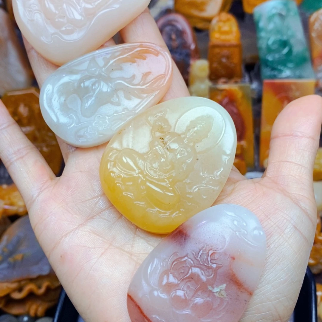 石英质玉（黄龙玉）未镶嵌颈饰