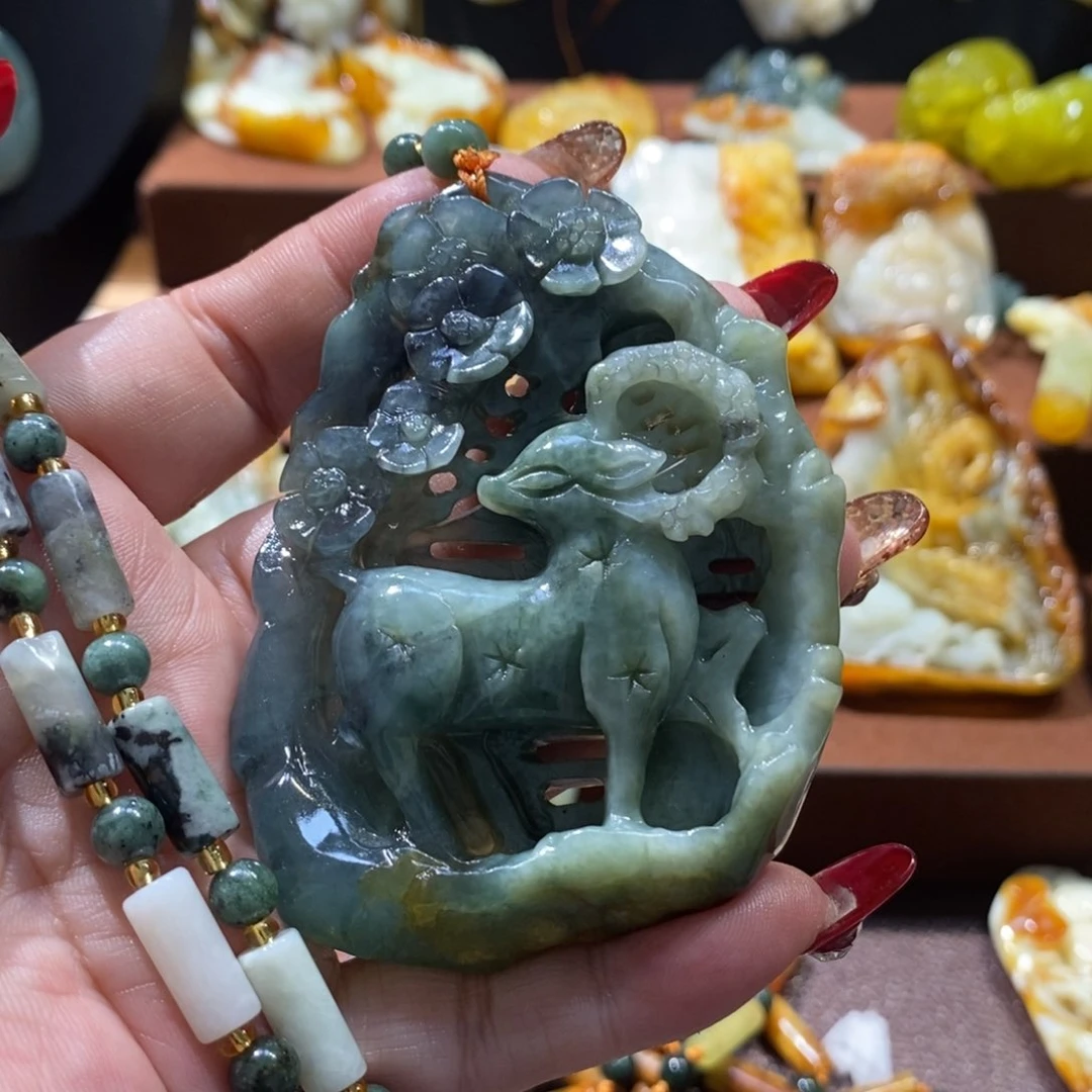 蛇纹石玉颈饰未镶嵌