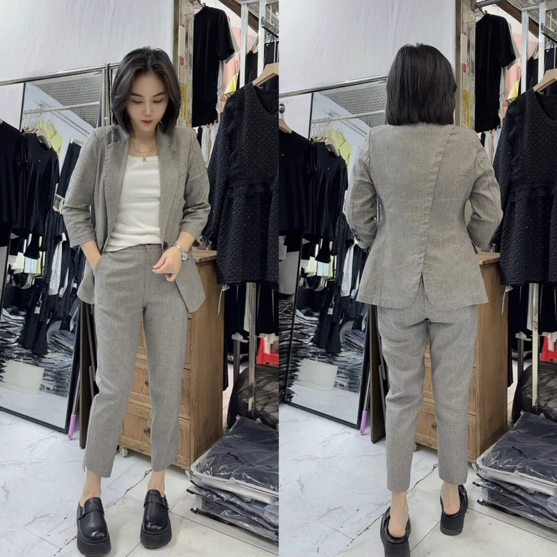 YY+81020气质后斜开叉外套裤子套装（卡码拍大）