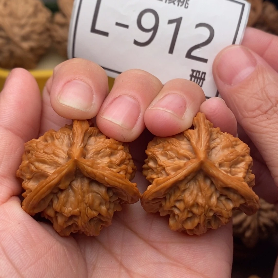 文玩核桃把件盘山奔35….