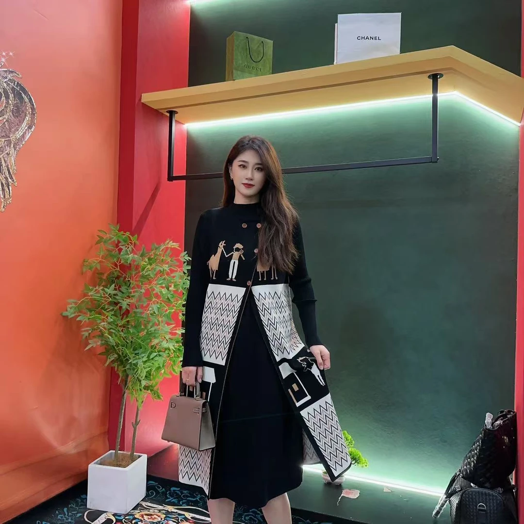 5628多金大码气质减龄长款秋冬季女装设计感单件马甲连衣裙