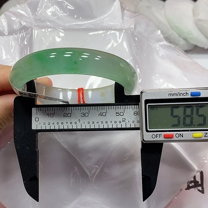 翡翠手镯未镶嵌107