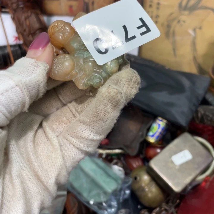 虫***飞瓷片直播间火爆热