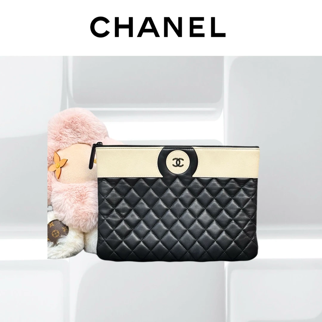 99新 Chanel/香奈儿 黑色拼卡其色 银扣 菱格纹 手拿包