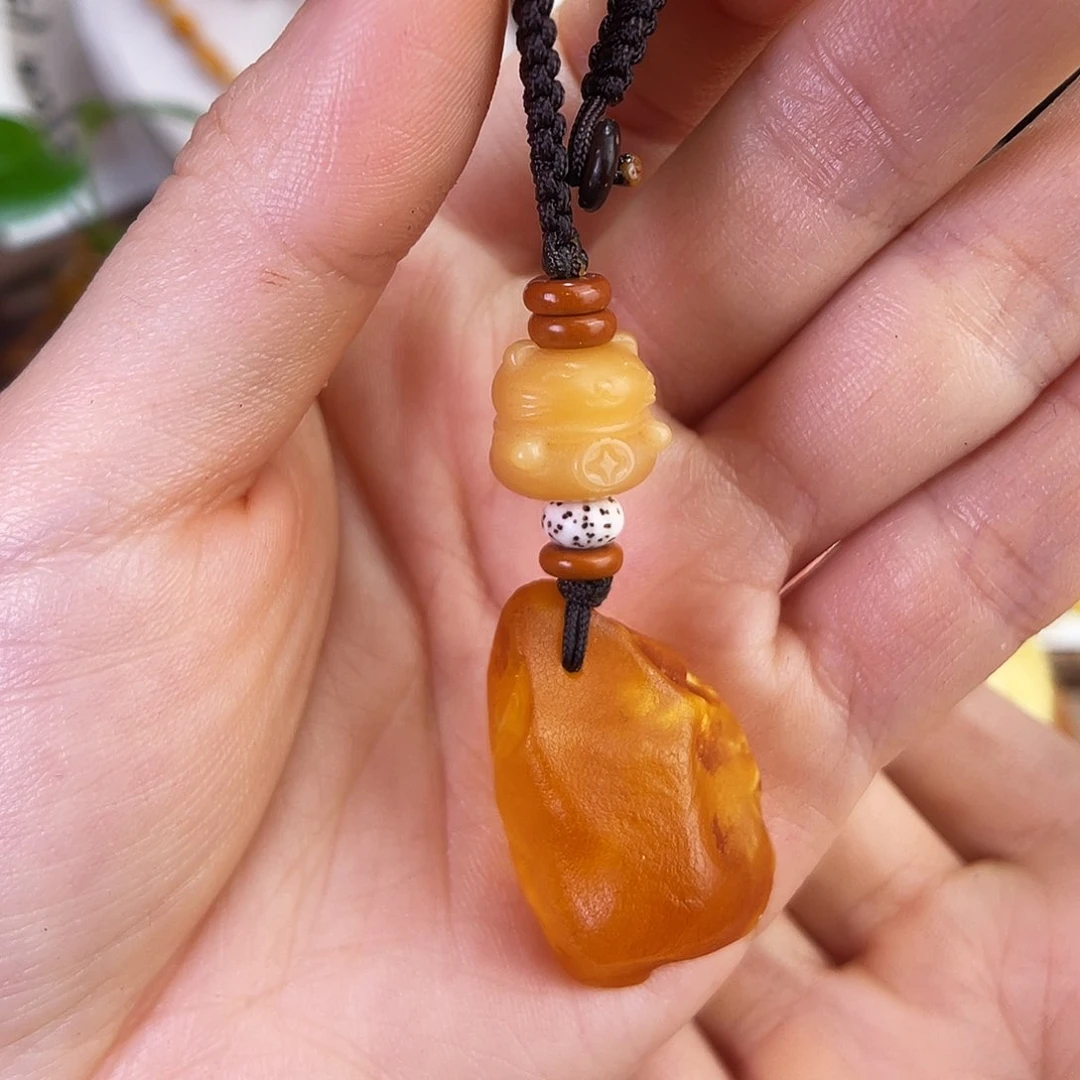 琥珀珠宝奇石未镶嵌，
