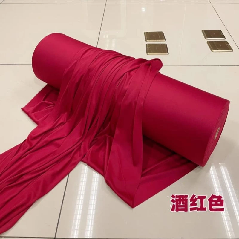 整卷红色牛奶丝布幔用于户外婚礼场景布置及礼堂吊顶装饰