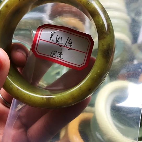 蛇纹石玉手镯未镶嵌美**生