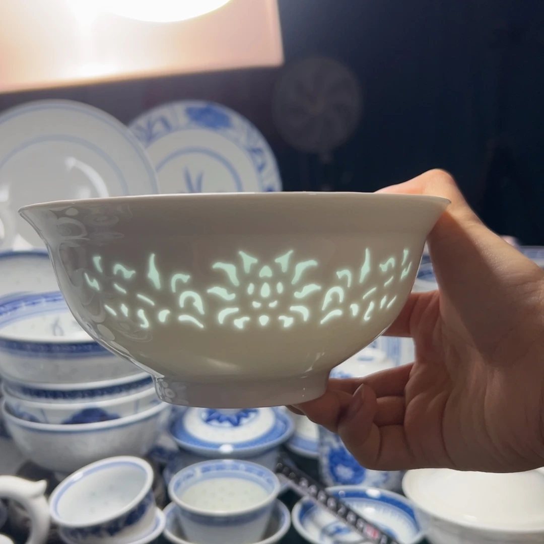 碗素玲珑雕塑缠枝莲六寸面碗