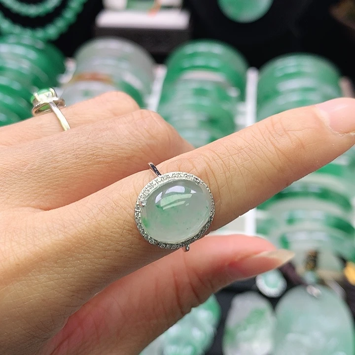 胡***兰石英质玉未镶嵌戒指