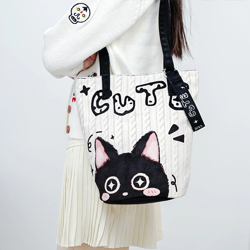 盾盾熊原创水桶包黑白小猫时尚小众插画磁扣拉链款斜挎通勤单肩包