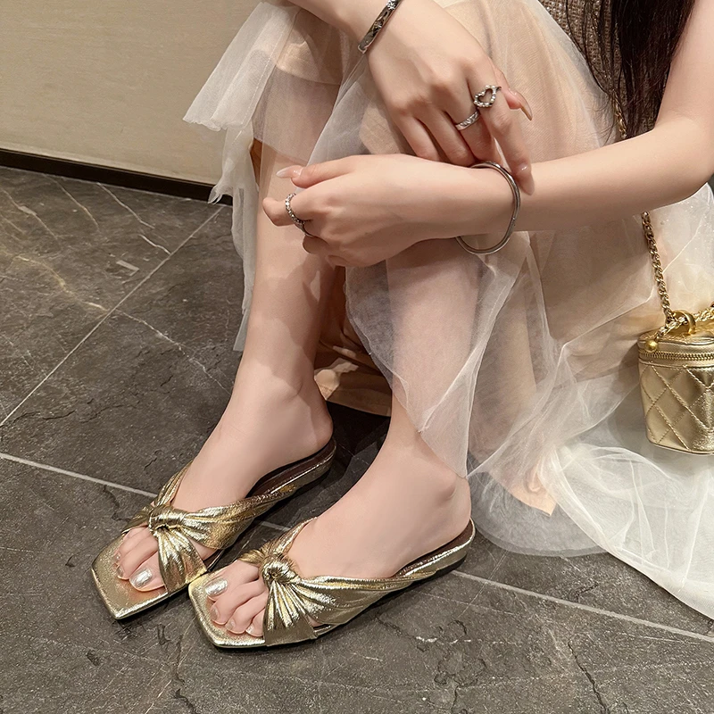 法式新款金色凉鞋交叉带一字拖女夏季外穿银色方头高跟凉鞋配裙子