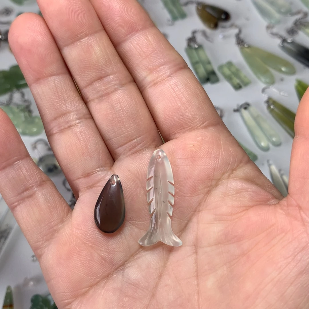 蛇纹石玉未镶嵌耳环白*予