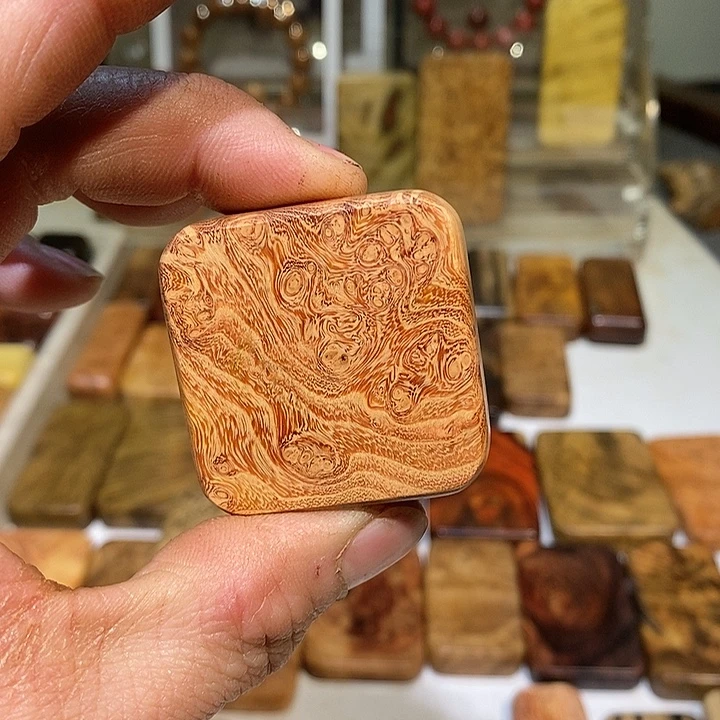 心***筑香榧木木质哈把玩件55588