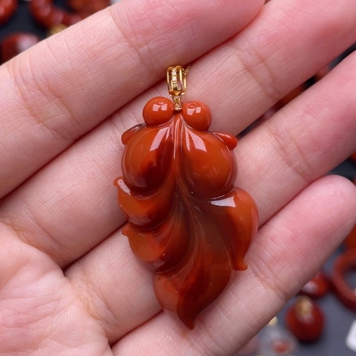 南红玛瑙18K金镶嵌珠宝奇石金玉满堂吊坠