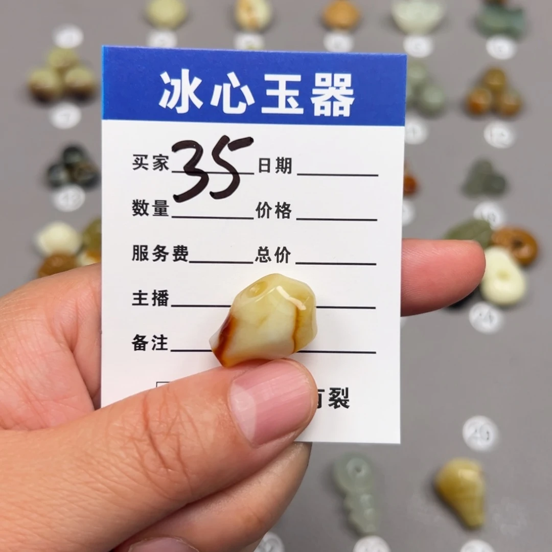 蛇纹石玉未镶嵌颈饰黎***的