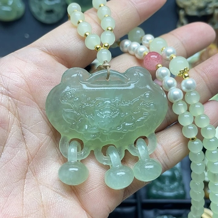 未镶嵌蛇纹石玉颈饰