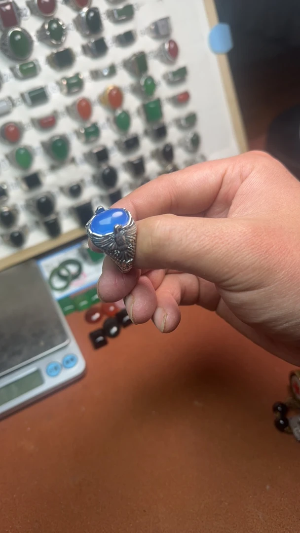 时尚大气玉髓玛瑙蓝宝石戒指