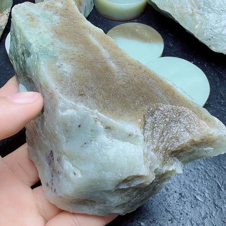 未镶嵌和田玉（糖玉）珠宝奇石