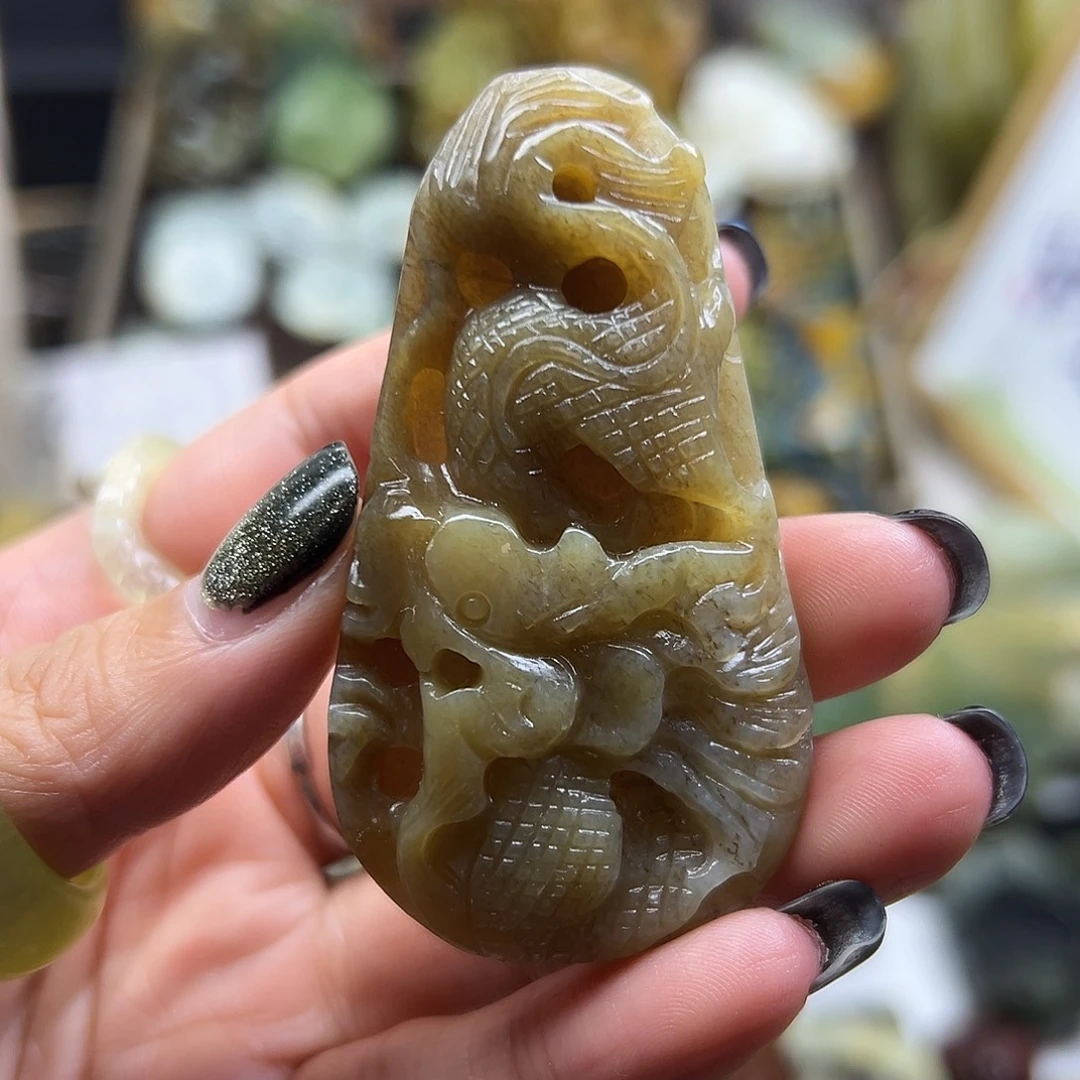 岫岩老玉（透闪石质玉）未镶嵌颈饰老玉糖龙牌