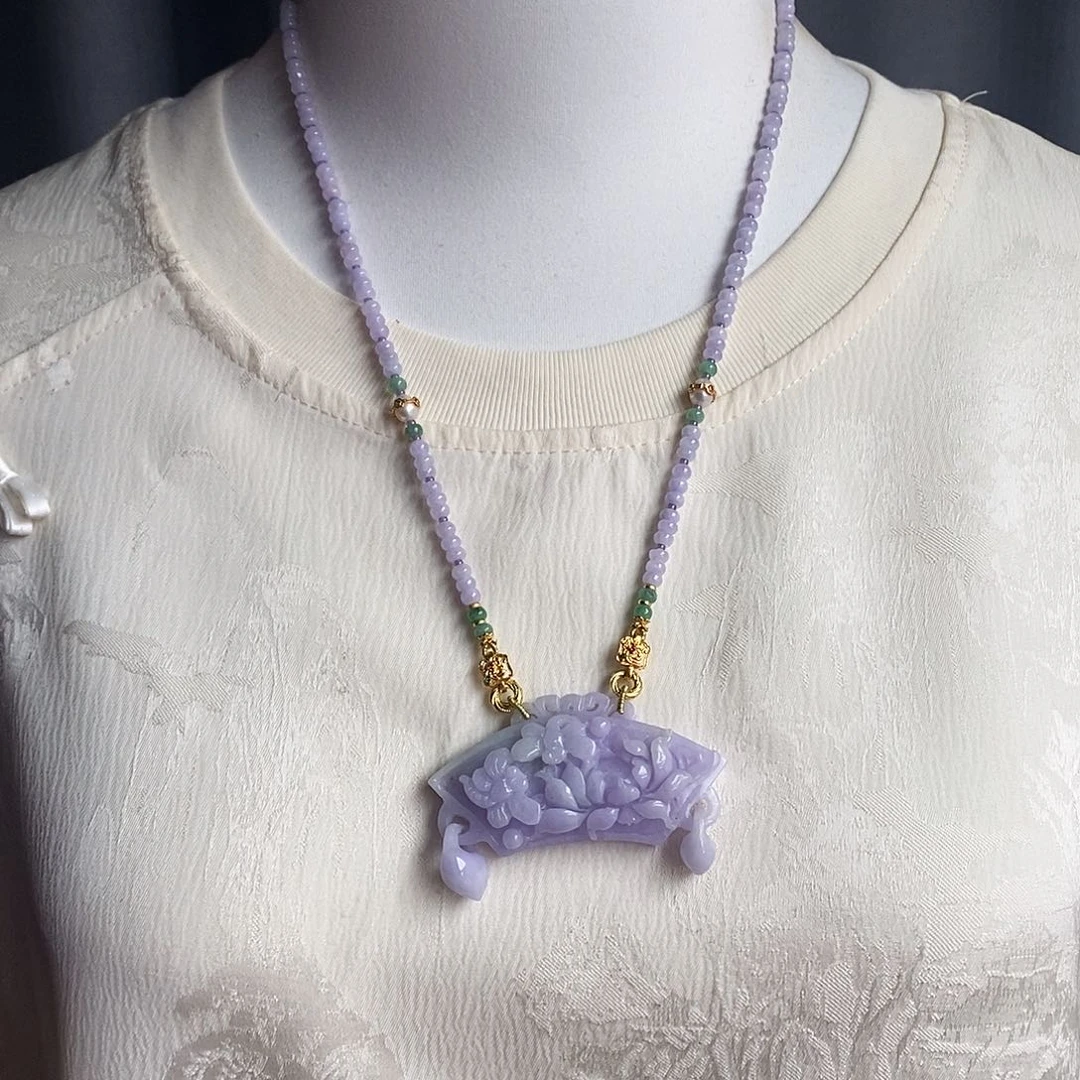 翡翠未镶嵌吊坠(赠链)