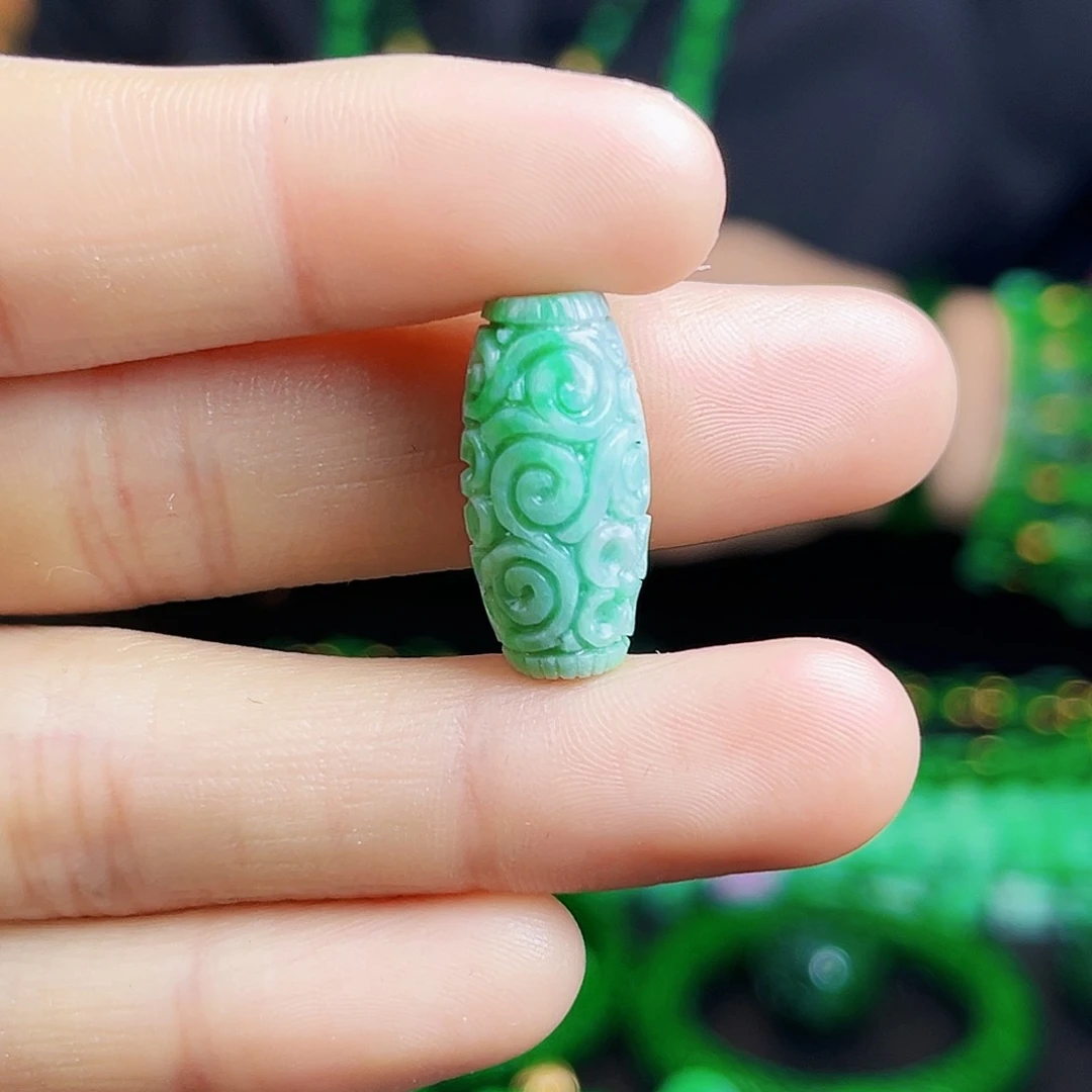 颈饰未镶嵌翡翠多样性