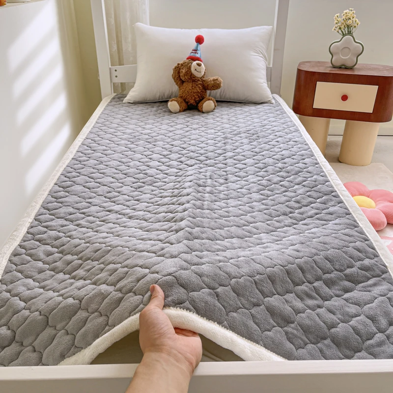 PZ 8552 印花牛奶绒床垫加厚绒保暖床护垫 浅灰