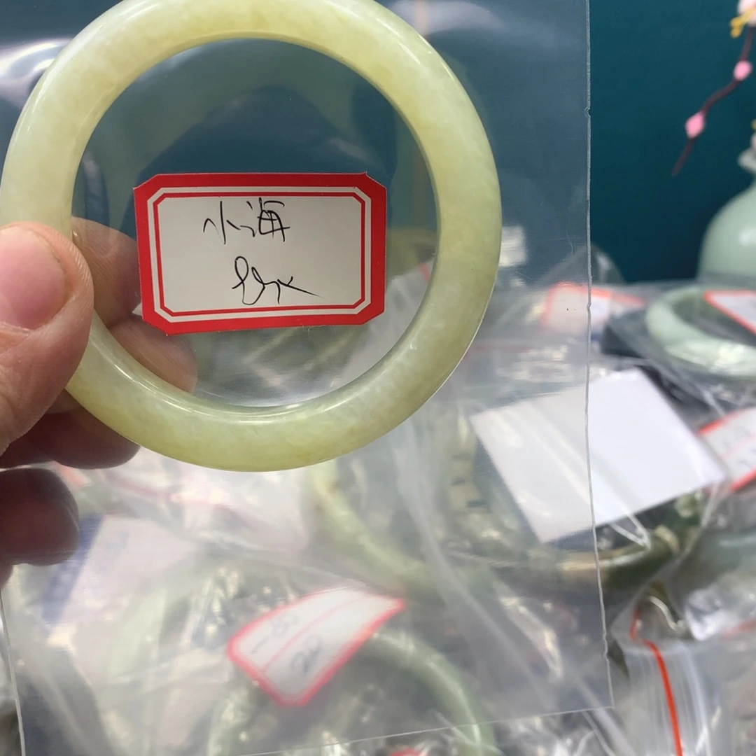 蛇纹石玉手镯未镶嵌小****萄