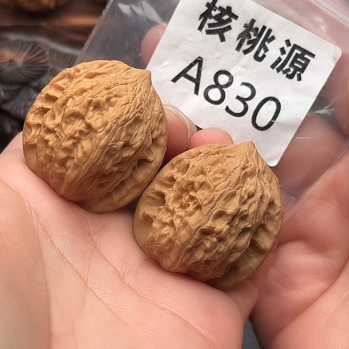文玩核桃吊坠蜡皮鸡心36+