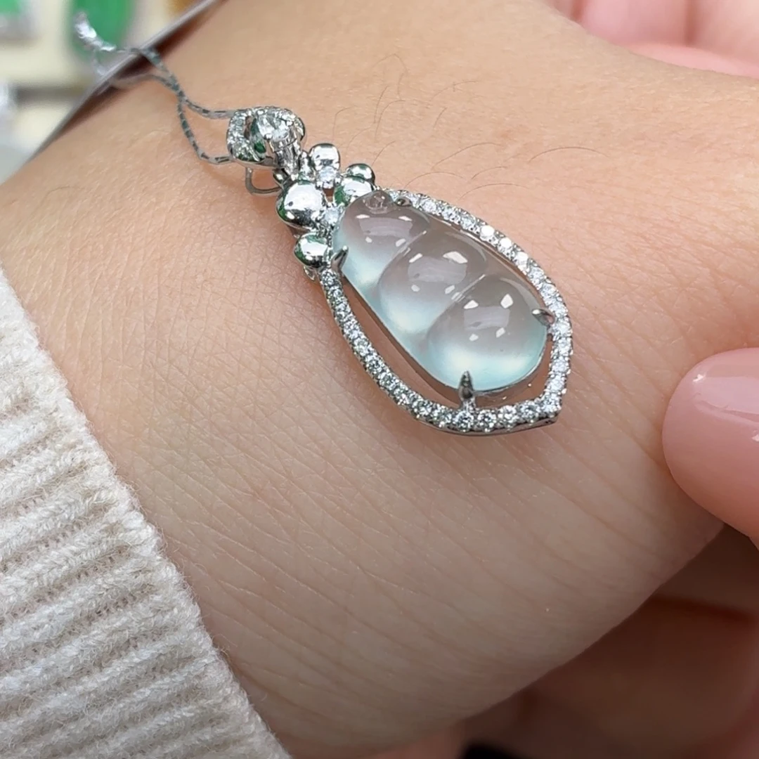 翡翠18K金镶嵌颈饰