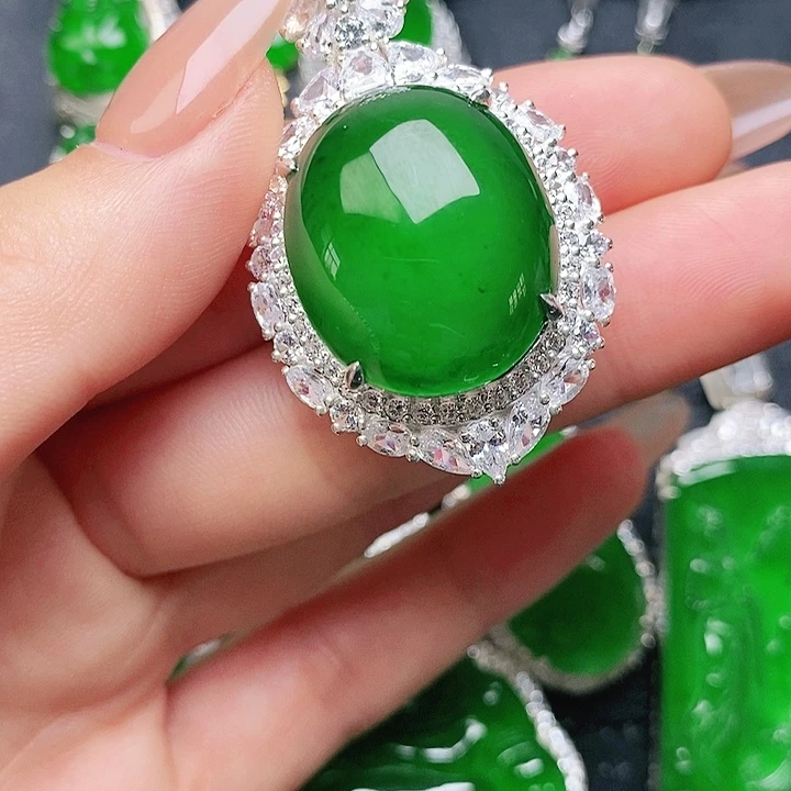 翡翠颈饰未镶嵌蛋面