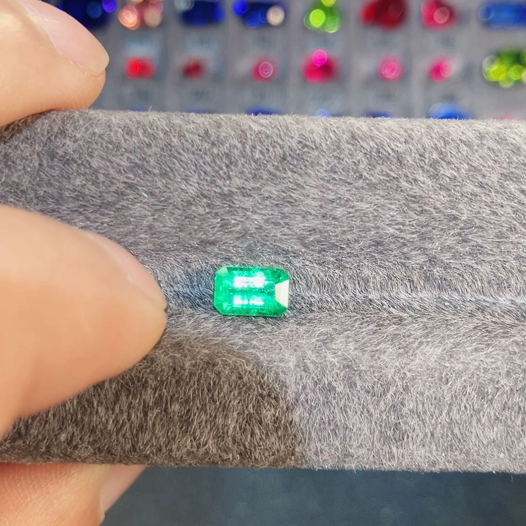 祖母绿裸石未镶嵌0.83克拉