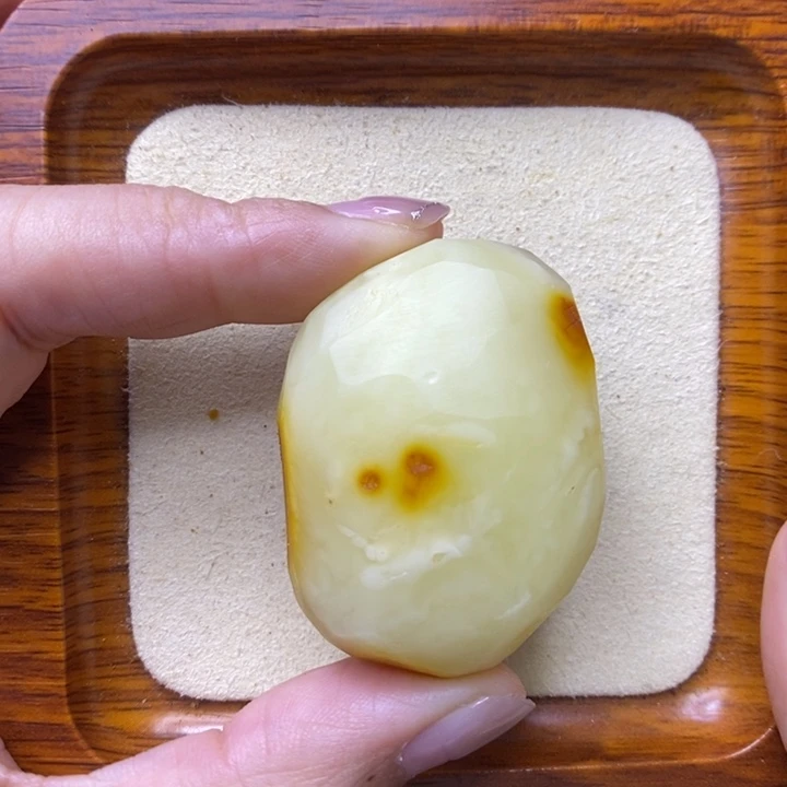 未镶嵌定制琥珀一****，敏