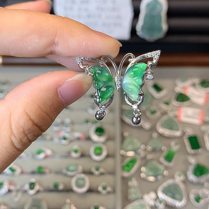 翡翠未镶嵌颈饰吊坠