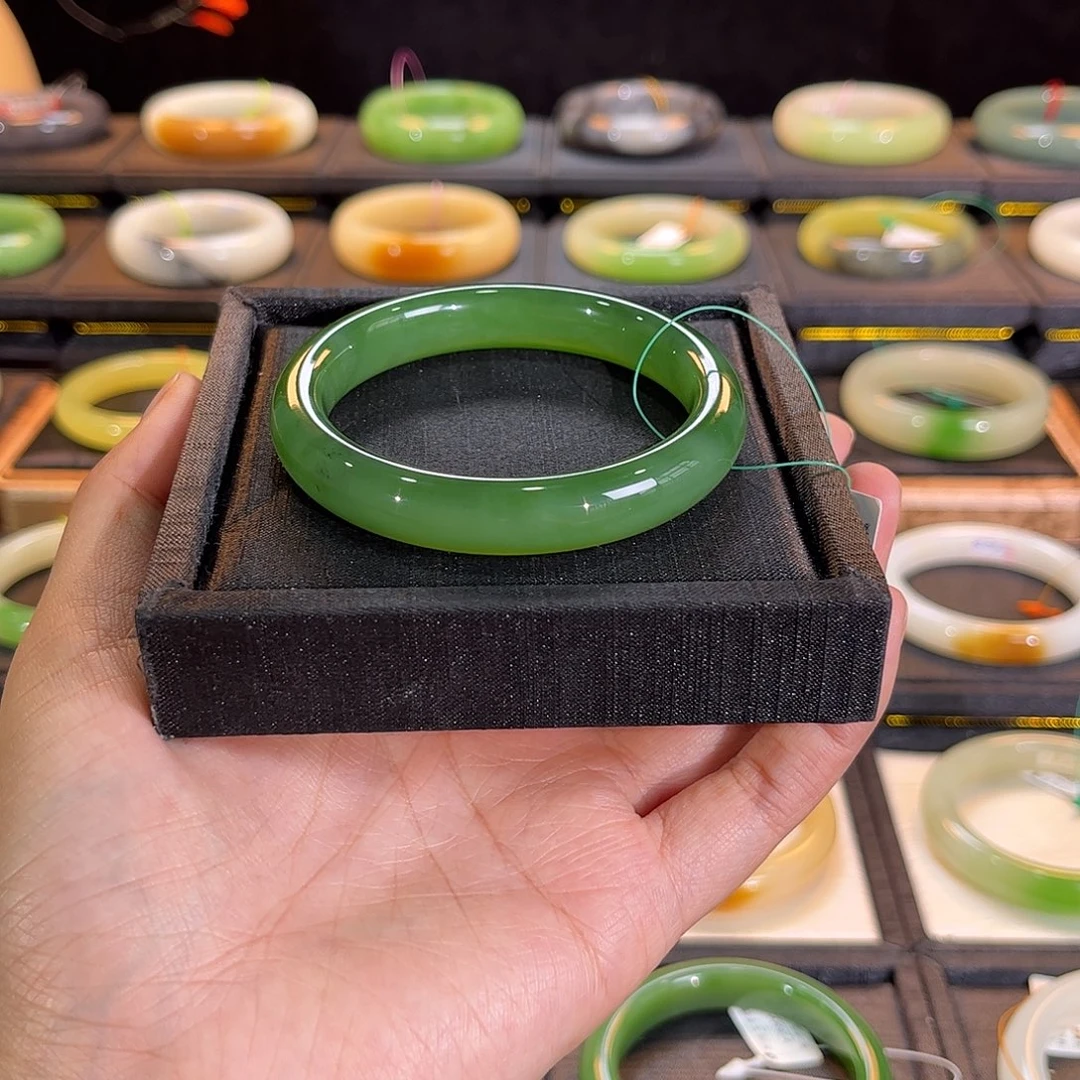 和田玉未镶嵌手镯冰阳绿56+