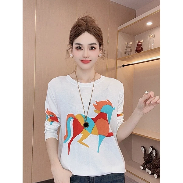 早春小众高端复古时尚气质洋气百搭休闲宽松显瘦圆领长袖针织衫女