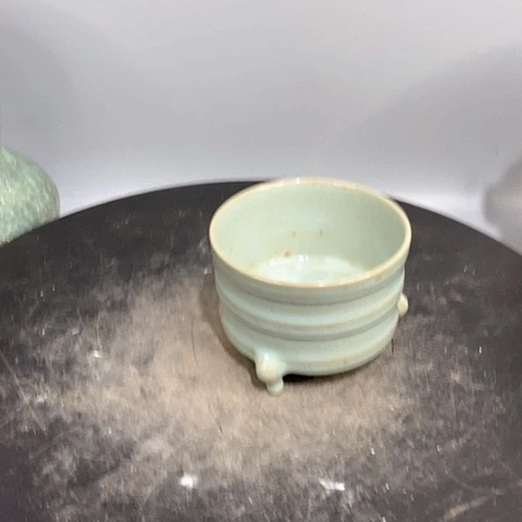 摆件汝窑三足奁造型美观