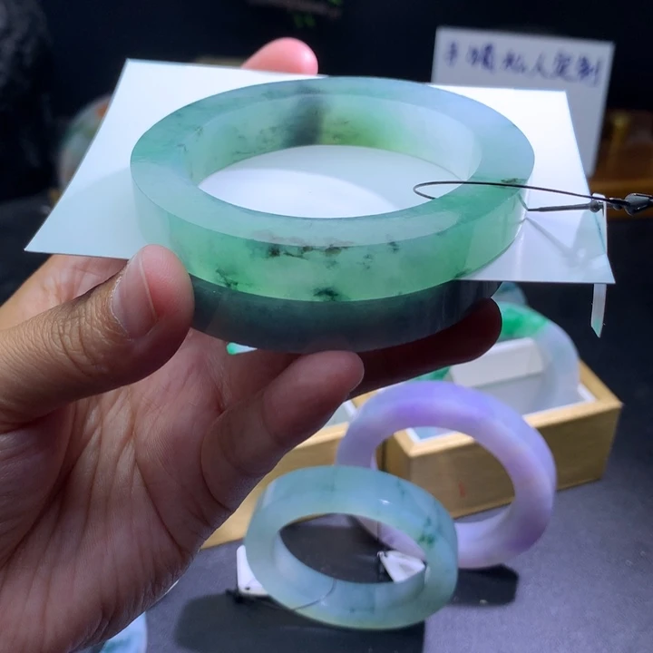 定制翡翠未镶嵌翡翠手镯