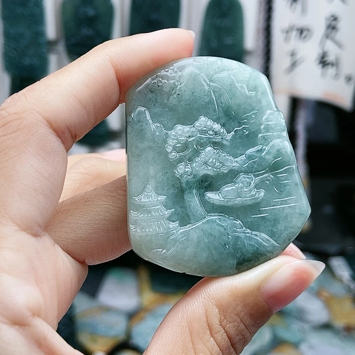 颈饰足铂镶嵌翡翠翡翠