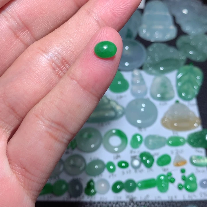 翡翠未镶嵌颈饰蛋面